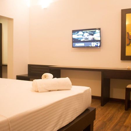 The Suite 262 Negombo Exteriör bild
