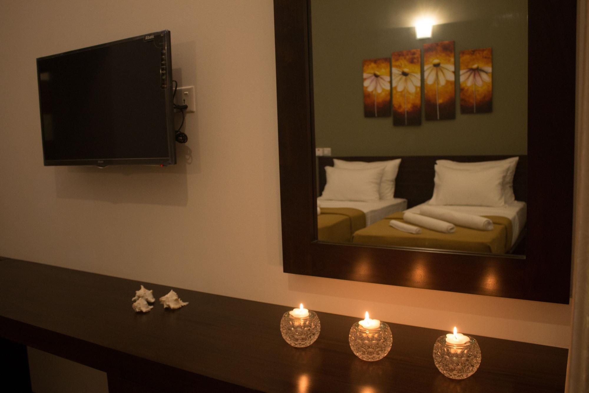 The Suite 262 Negombo Exteriör bild