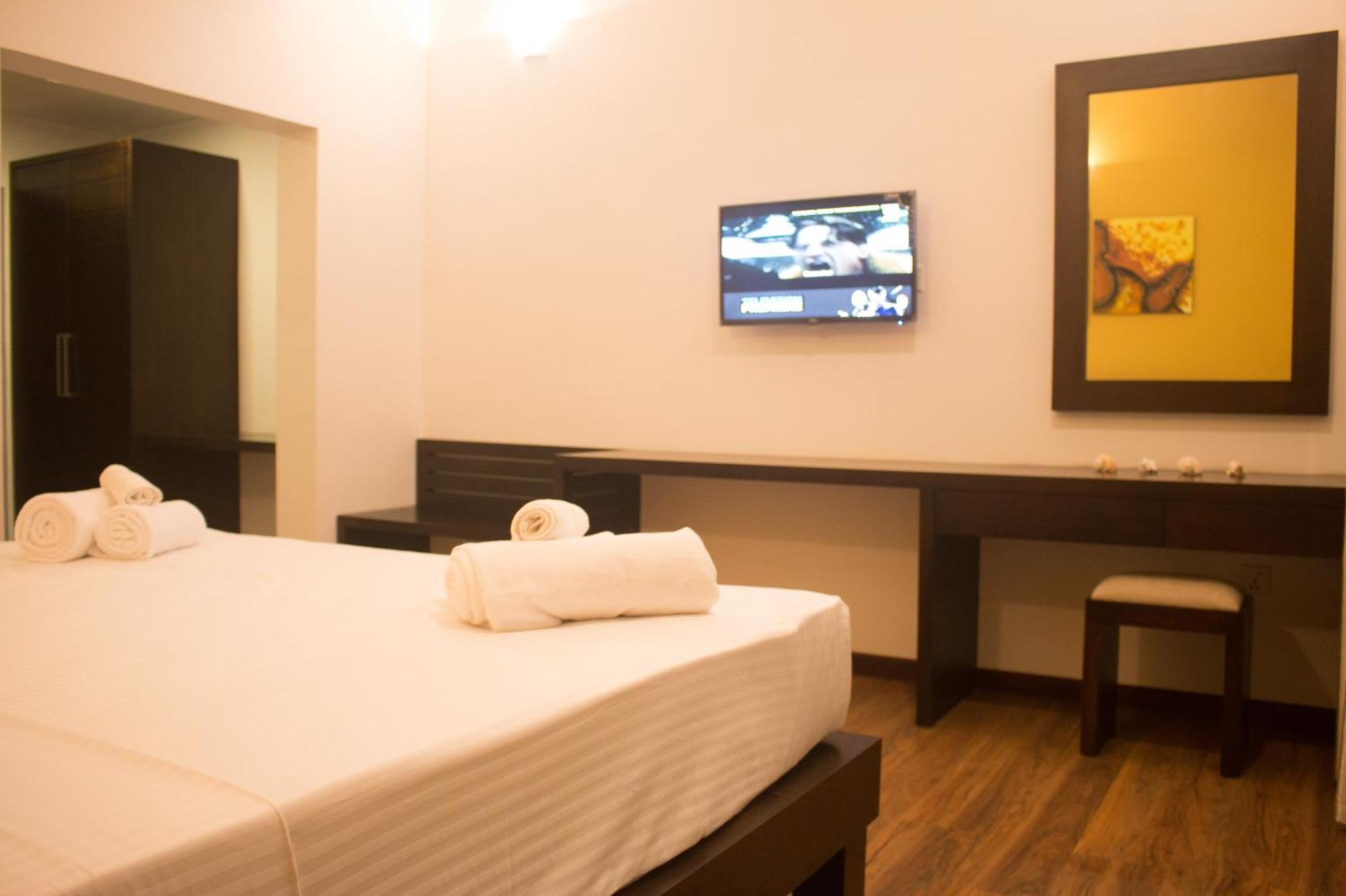 The Suite 262 Negombo Exteriör bild